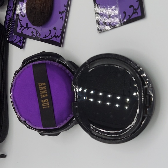 Anna Sui various makeup tools - Picture 14 of 15